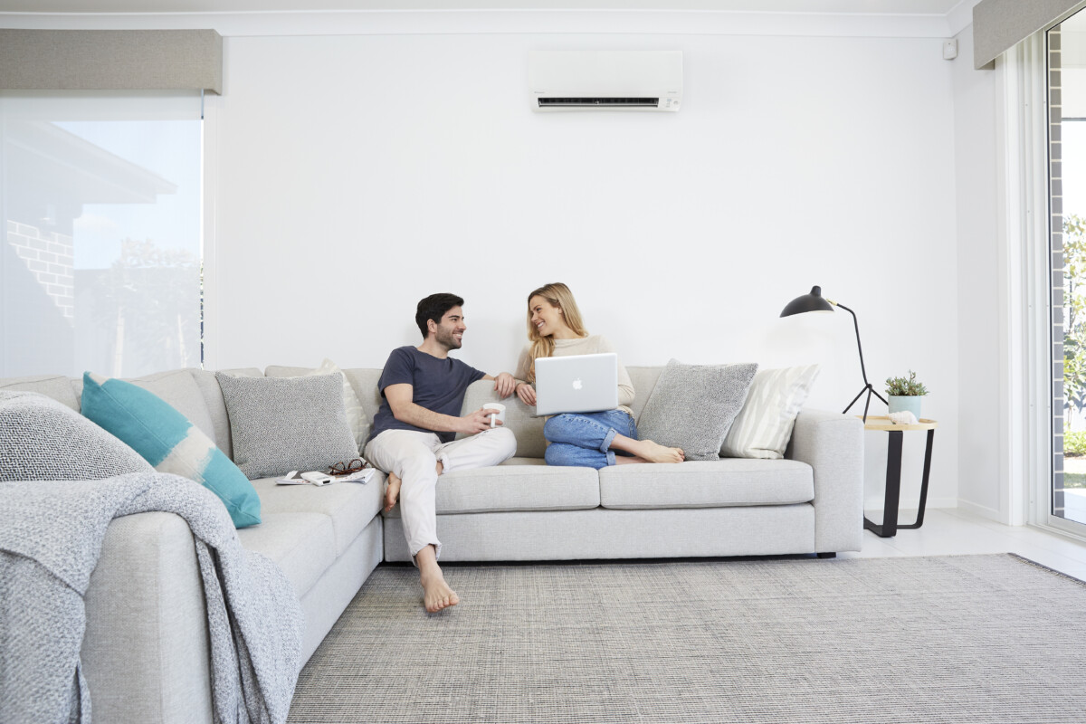 lifestyle_-_cora_living_room_-_couple_01-1200×800